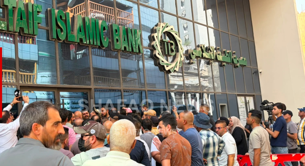 خبير مالي: أزمة "مصرف الطيف" تقف وراء ارتفاع الدولار في الأسواق الموازية بالعراق