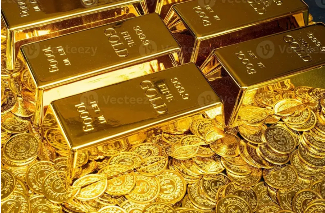 Gold Prices Rise as Oil and Dollar Decline