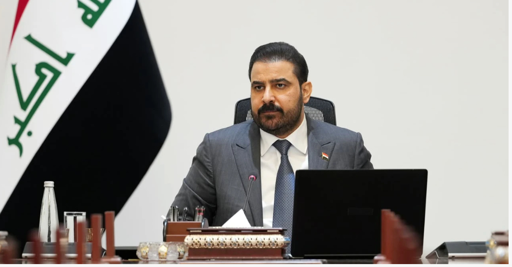 الزيدي يقيّد الظهور الإعلامي للمسؤولين الحكوميين بموافقة مسبقه