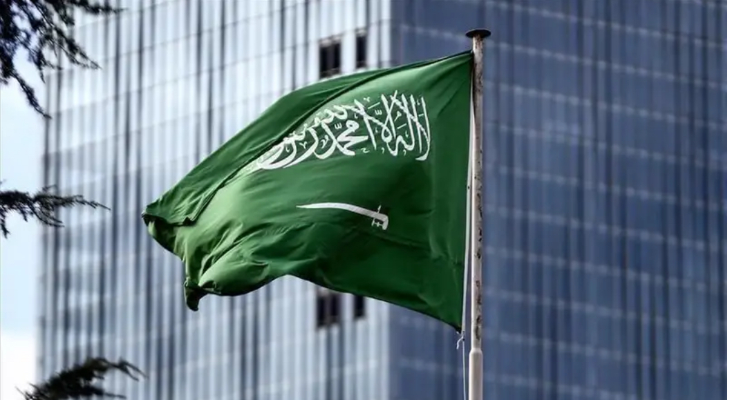 الدفاع السعودية تعلن تدمير 3 منصات صاروخية للحوثيين عقب هجمات استهدفت مطار الملك خالد