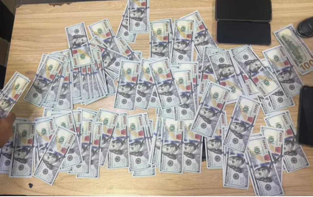 القبض على عصابة لترويج الدولار المزور في النجف الأشرف