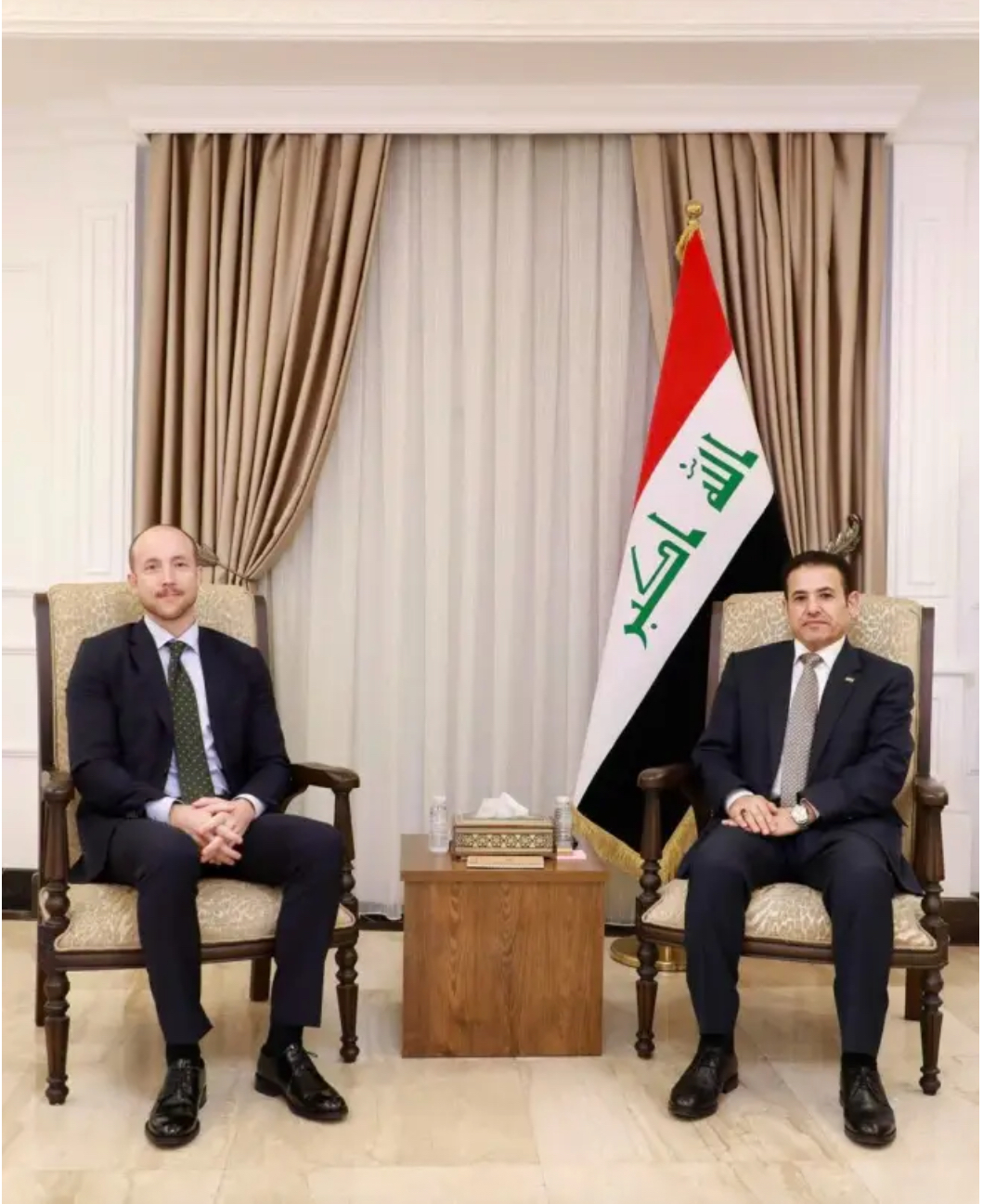 الأعرجي والقائم بالأعمال النرويجي يبحثان تطورات الأوضاع الأمنية وسبل تعزيز التعاون المشترك