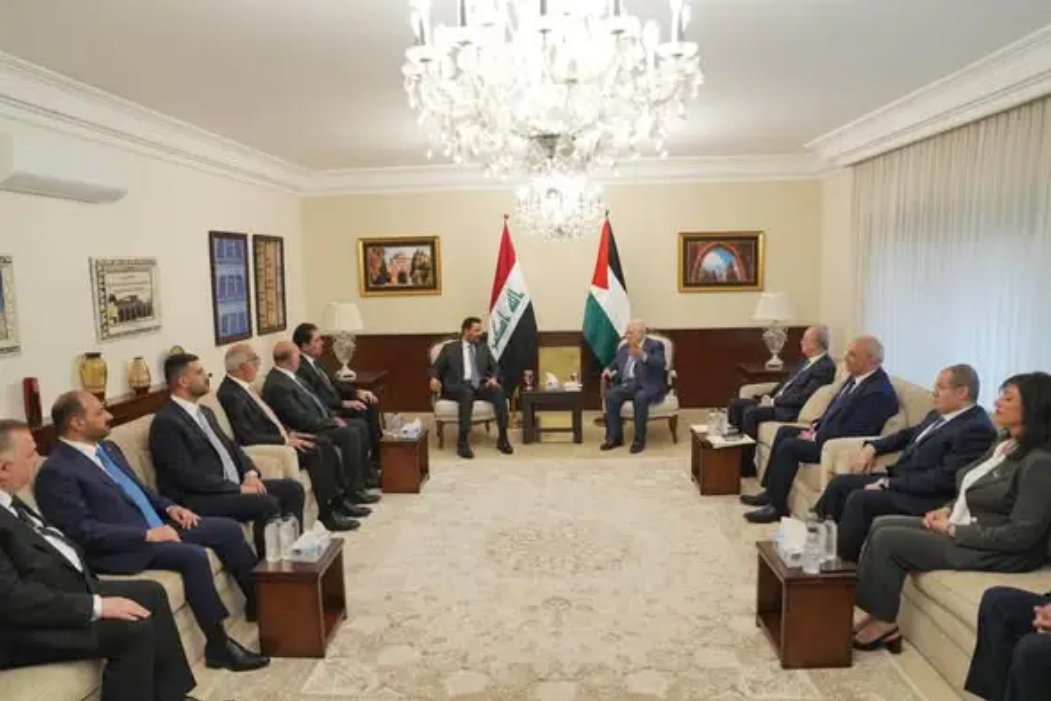 الزيدي يجدد موقف العراق الثابت تجاه القضية الفلسطينية خلال لقائه محمود عباس في عمّان