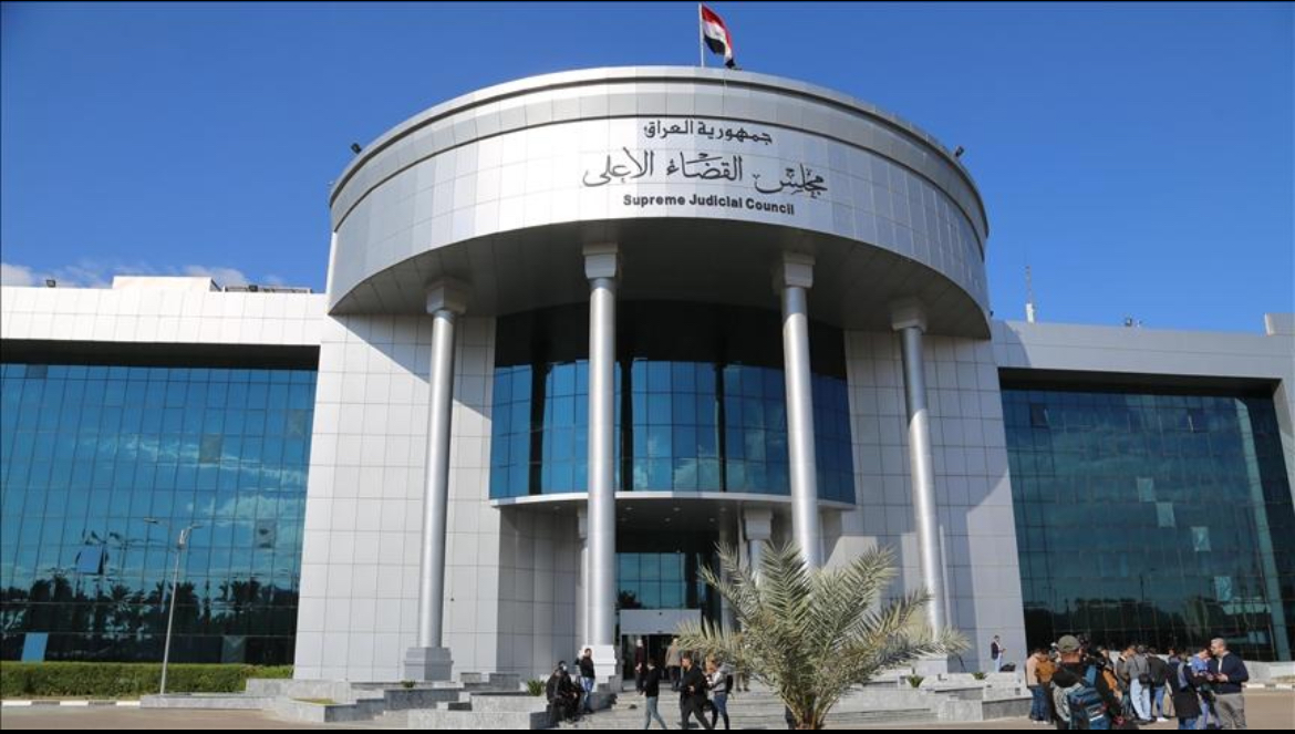 القضاء العراقي يصدر أحكاماً بالسجن بحق سياسيين ومسؤول نفطي في قضايا فساد